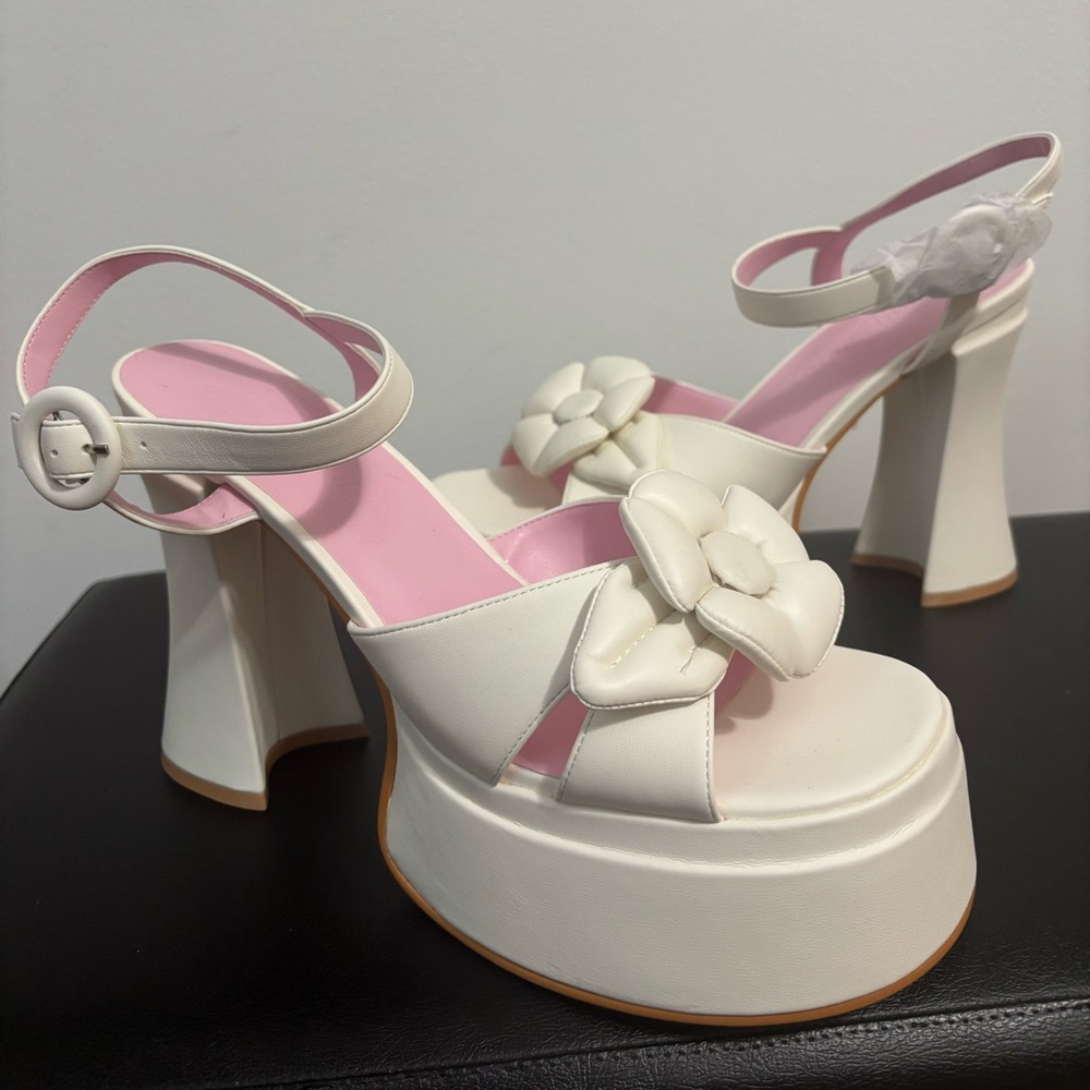 NWOB Dolls Kill / Sugar Thrillz White Carefree Muse Platform Sandals